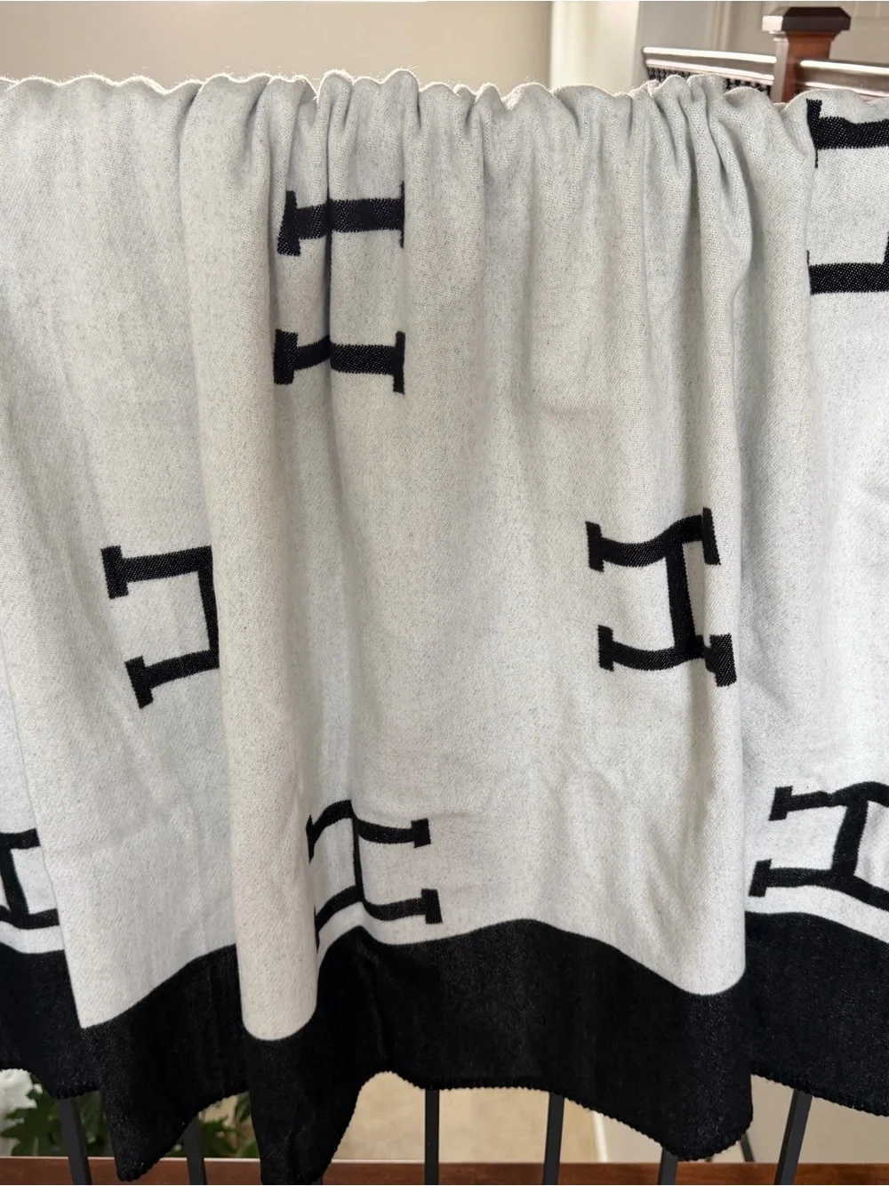 Black and White H Logo Knit blanket